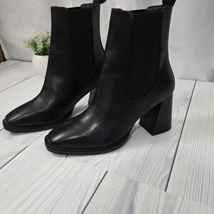 Chic Black Heeled Boots
